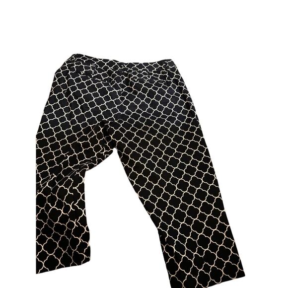 St John's Bay Secretly Slender Capri Pants, Navy & White Lattice, Size 12 - Picture 2 of 3